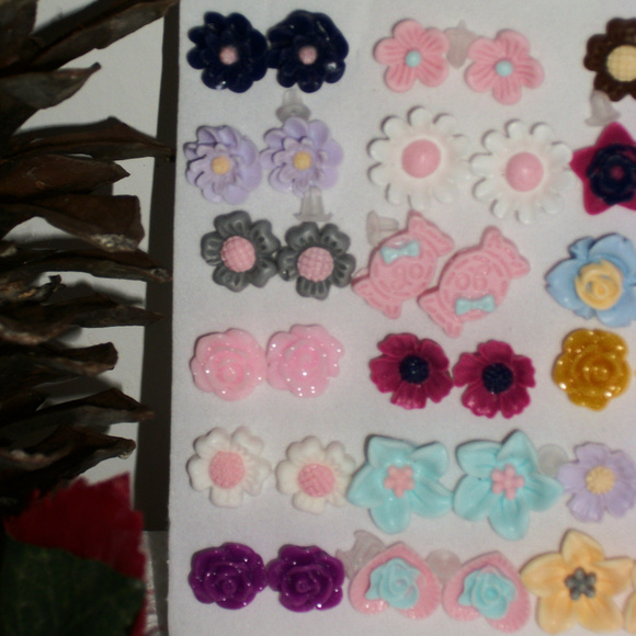 36 Pair Assorted Flower Post Earrings NEW - Picture 2 of 8